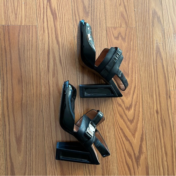 Shoes - Picture 3 of 4